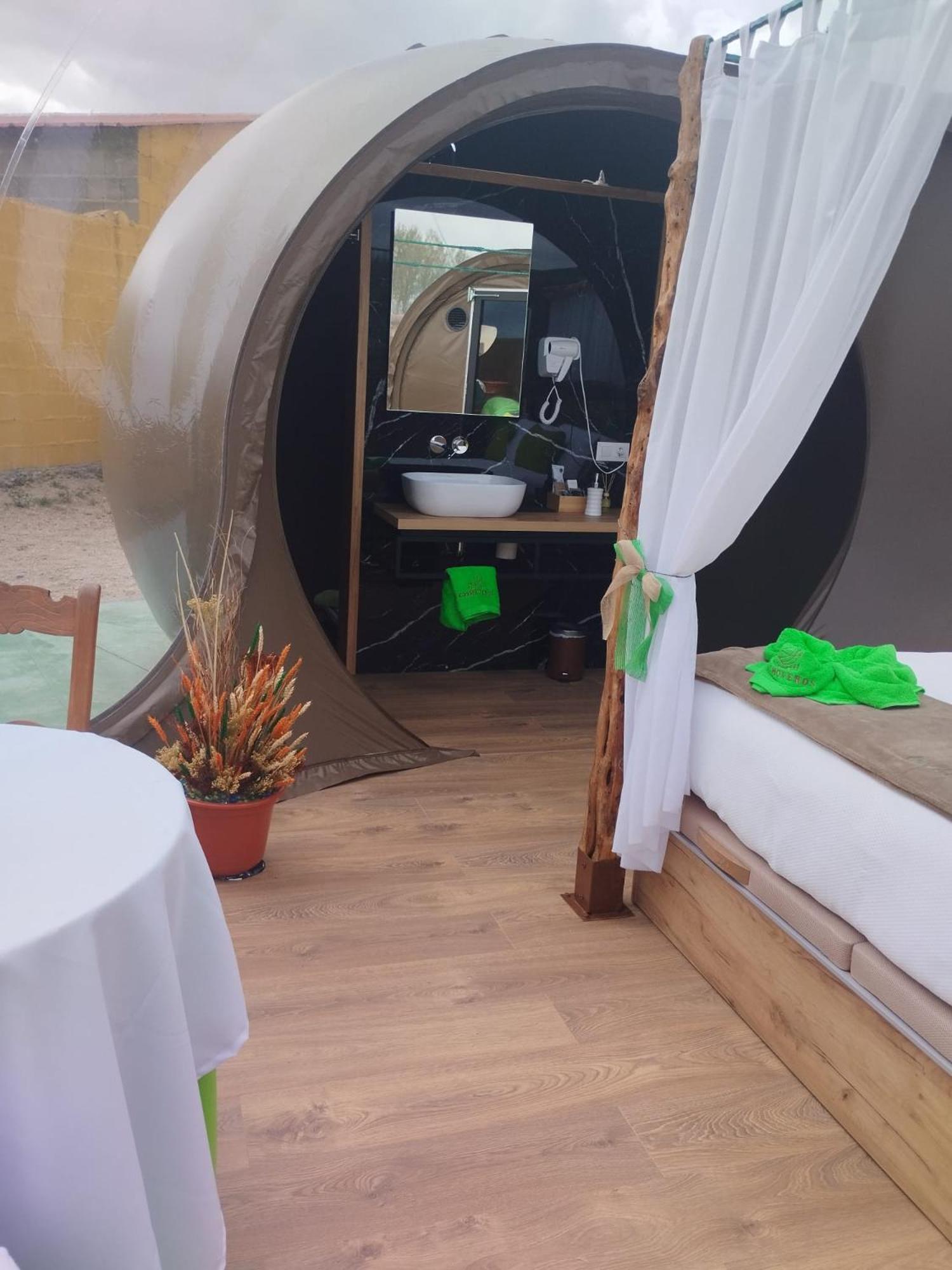 بيذراثا Cosmoveros - Hotel Burbuja المظهر الخارجي الصورة