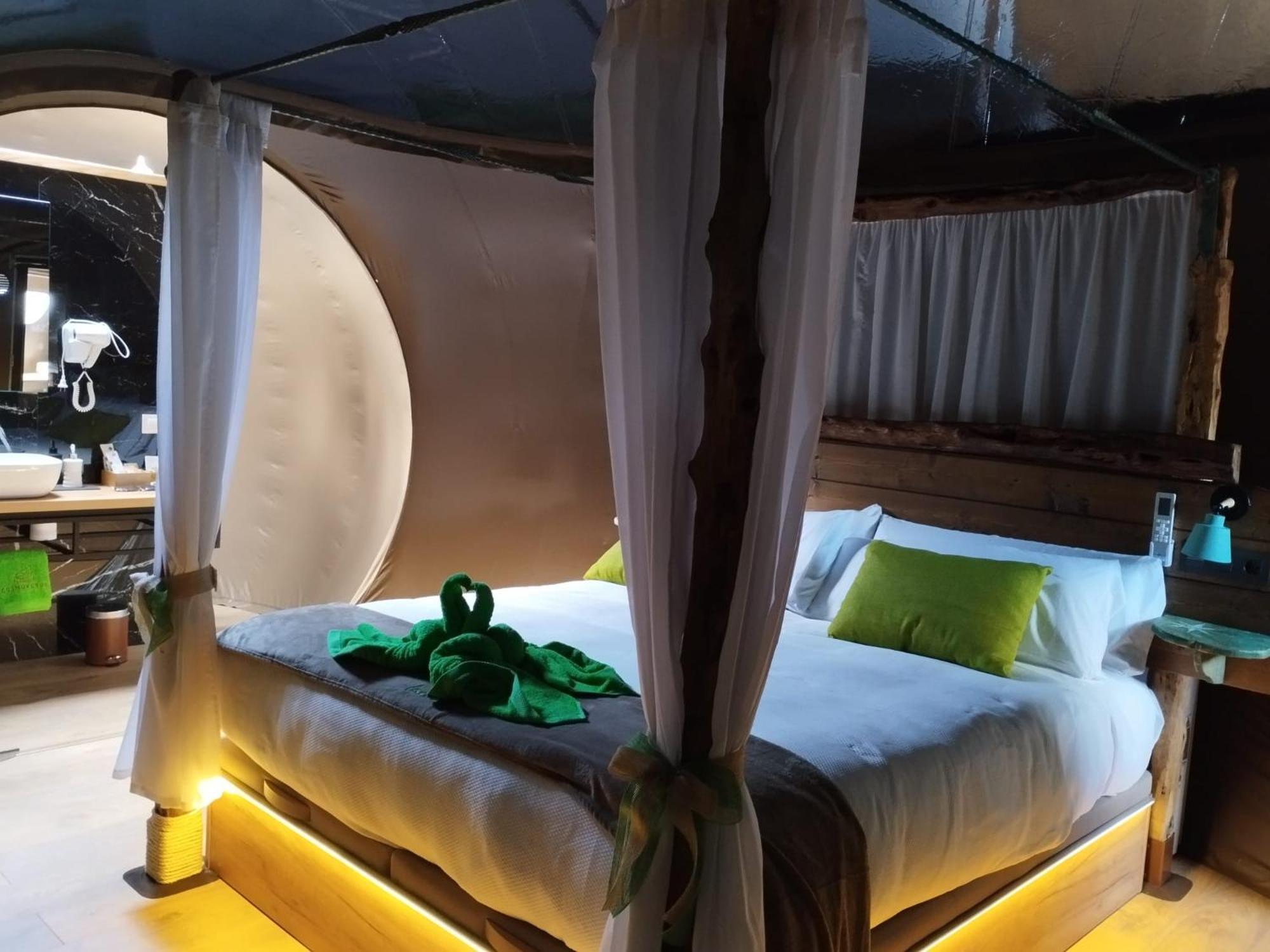 بيذراثا Cosmoveros - Hotel Burbuja المظهر الخارجي الصورة